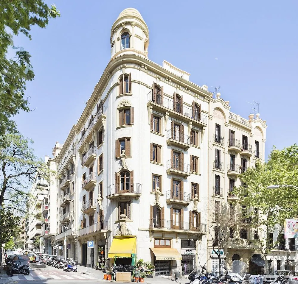 הקונטקטים של Thesuites Barcelona